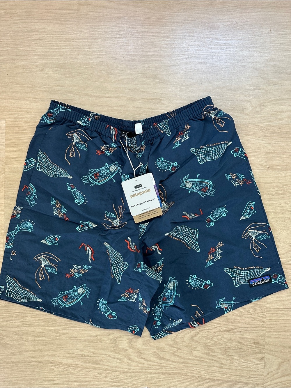 Patagonia Men’s Baggies Longs- Sz Med/7” insm - Navy w/ Fishing Print- NWT